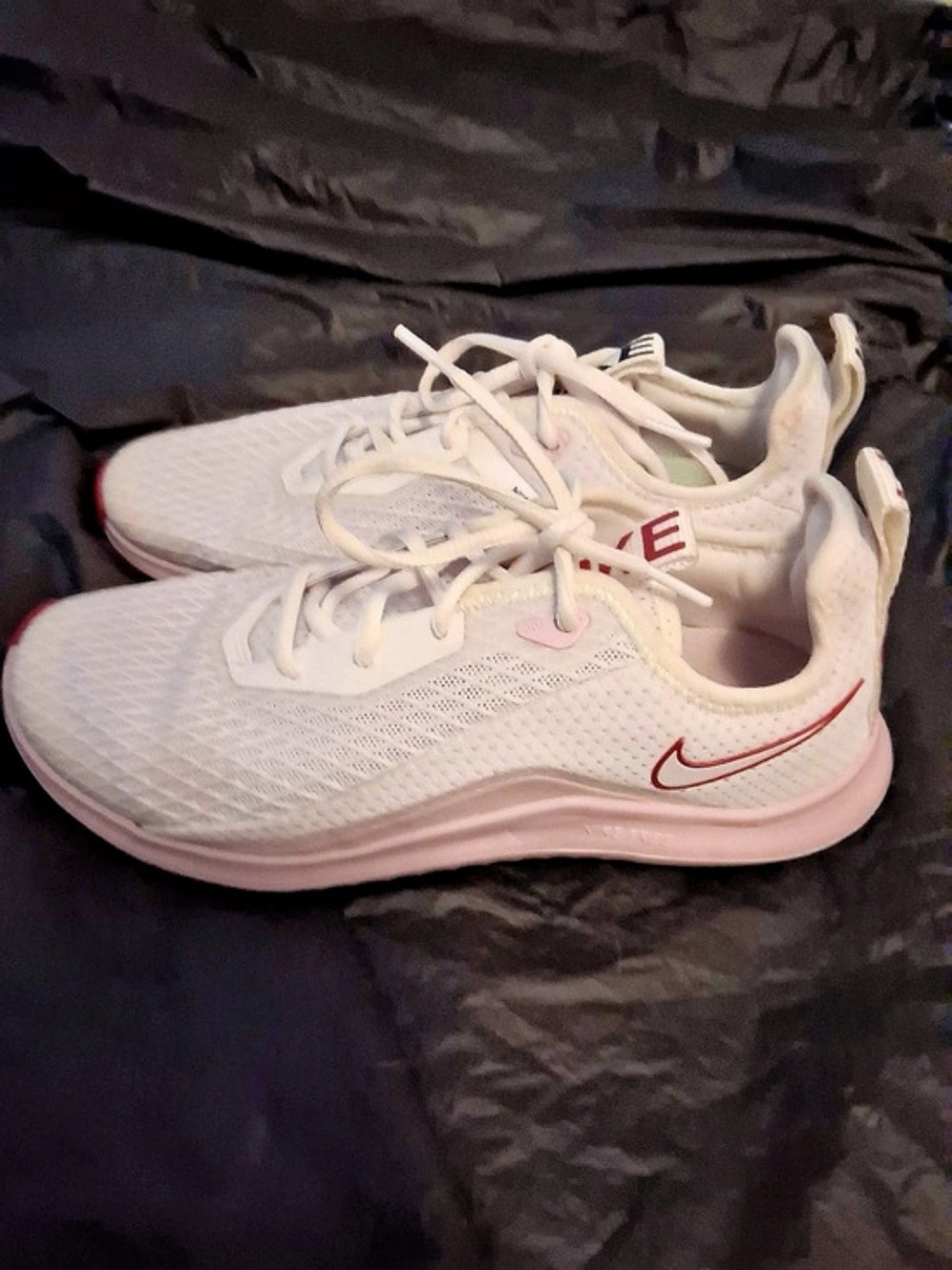 Nike Women's Athletic Shoes White & Pink US 7